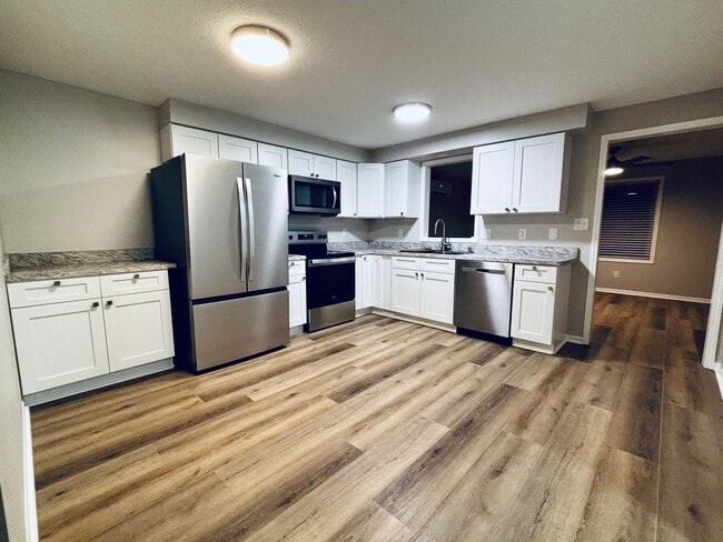 Photo - 981 Yale Ave