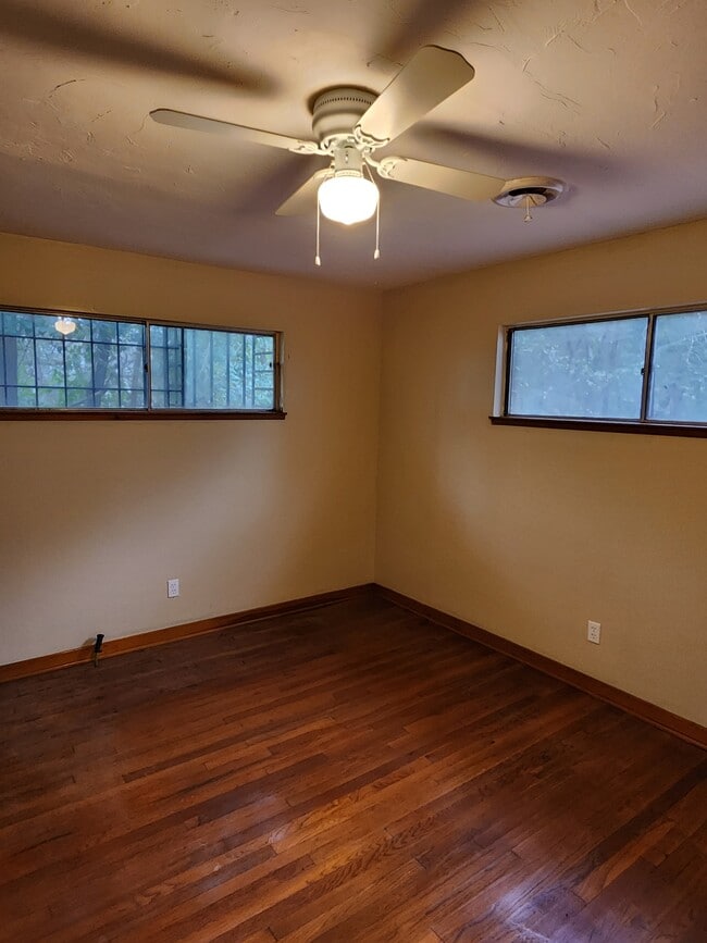 Photo - 729 Heather Ln