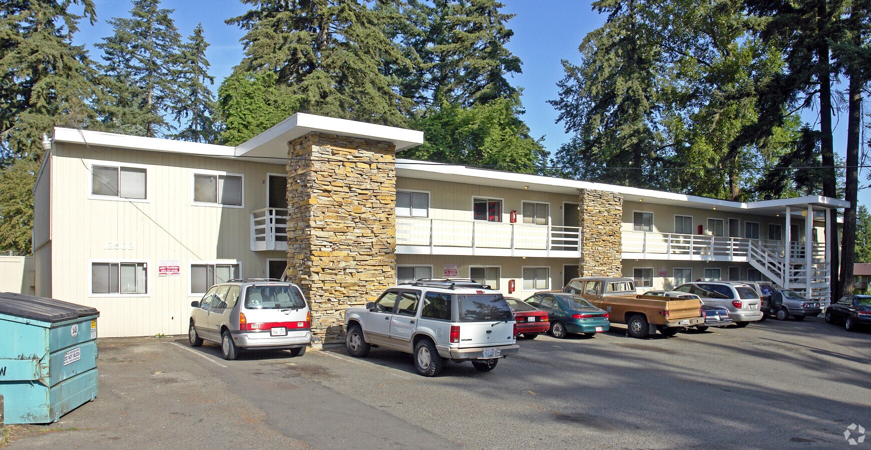 Clover Creek Apartments - Clover Creek Apartments