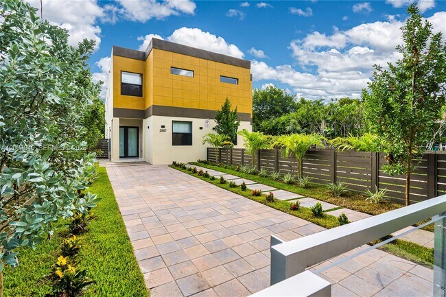 Photo - 2887 SW 33rd Ave