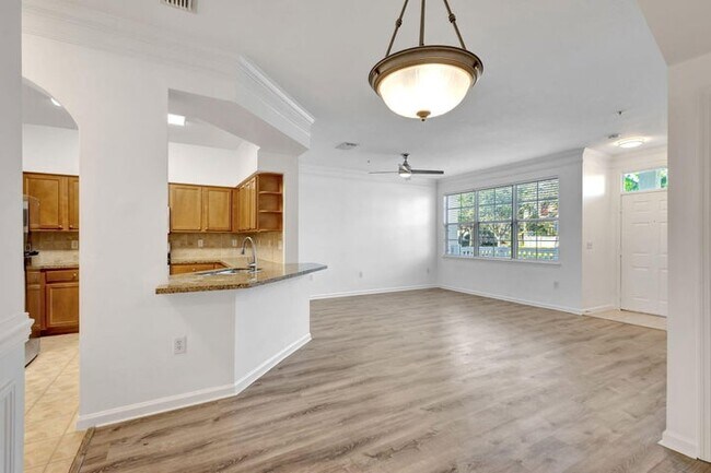 826 Dakota Dr