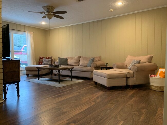 Photo - 1097 Wolfe Rd