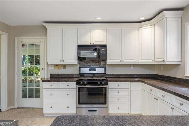 Photo - 535 Valley Ln NE