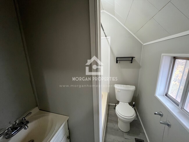 Photo - 1104 Thornburg St