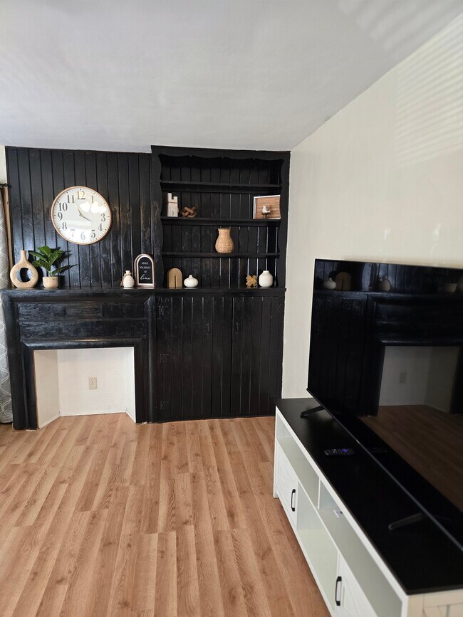 310 Cottage Ct Unit 1