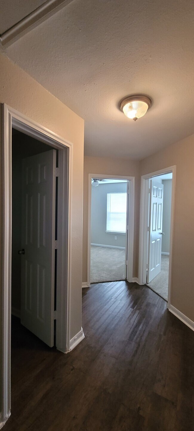 Photo - 8110 Woodward St