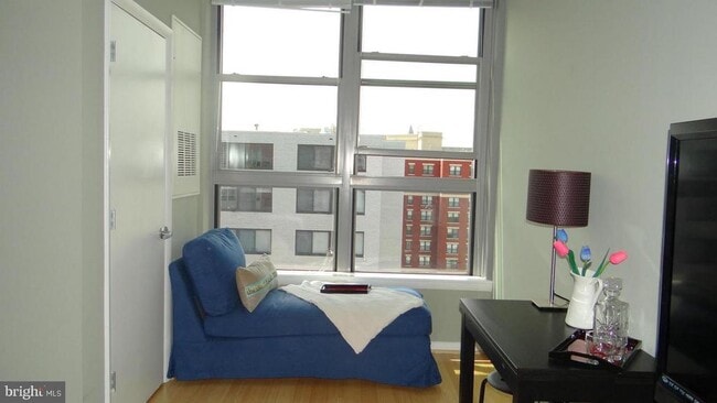 Photo - 1300 N St NW Unit 812