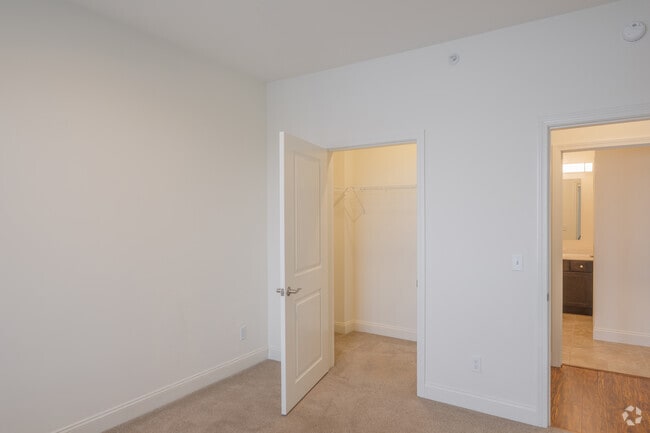 1BR, 1BA - 850SF - Primary Bedroom