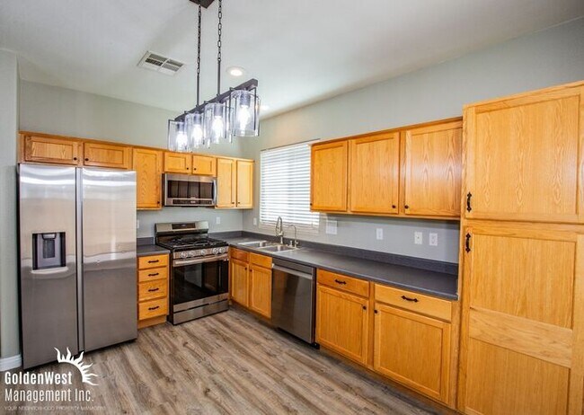 Photo - Bright and Modern 3Bdm 2Ba Home with Covered Patio in Centennial!