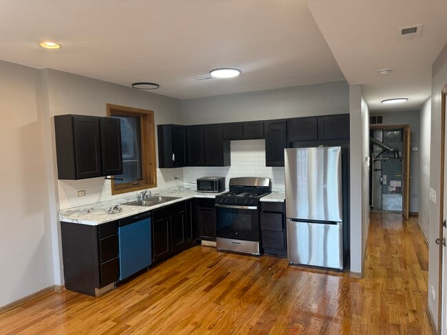 1114 S Albany Ave