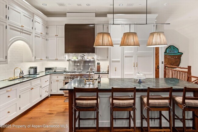 Photo - 304 S Garmisch St