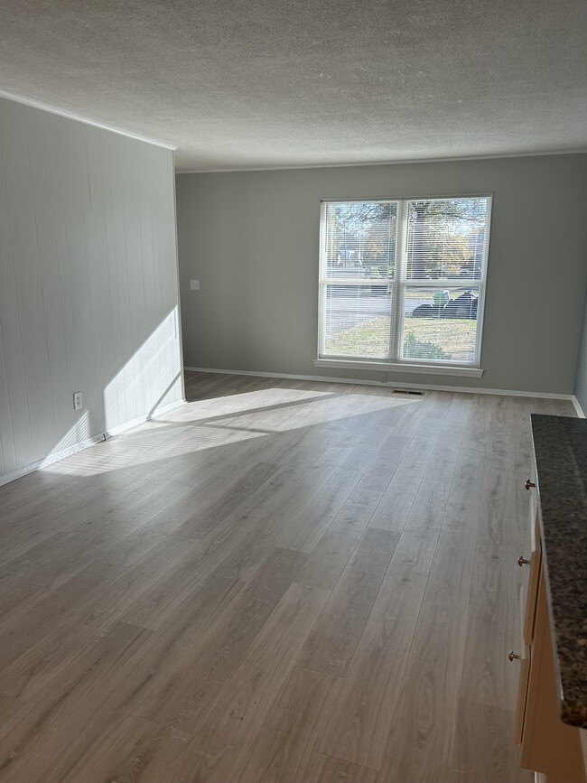 Photo - 33 Phillips Dr Unit B