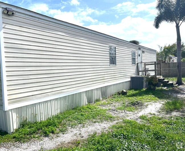 Building Photo - 2508 Chatham Way NE Rental