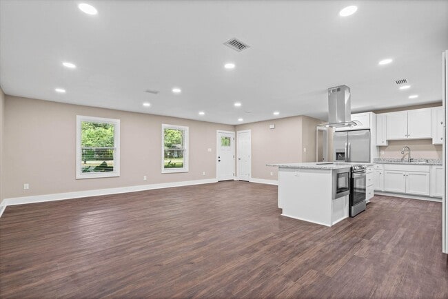 Photo - 2310 McPhillips Dr