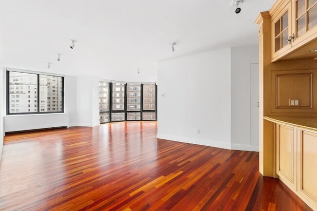 Building Photo - 155 W 70th St Unit 11D