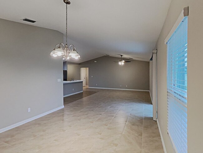 Photo - 365 SW Ridgecrest Dr