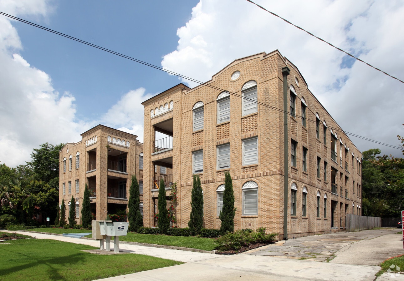 Photo - 2829-2833 Herschel St Apartments