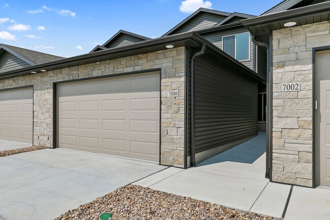 BRAND NEW 3 bed 3 bath Townhome in NW Lincoln - BRAND NEW 3 bed 3 bath Townhome in NW Lincoln