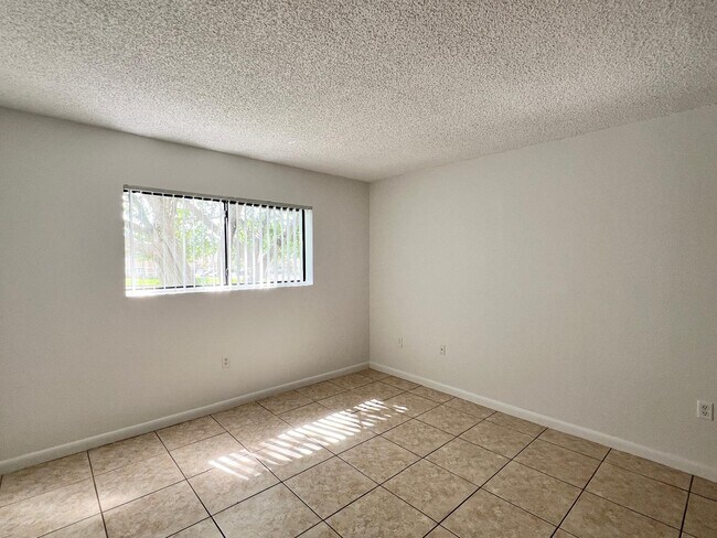 Photo - 351 Palm Way