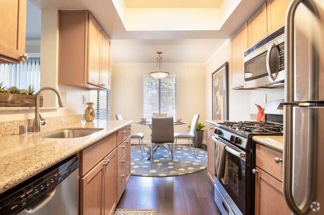 1BR, 1BA - 743SF
