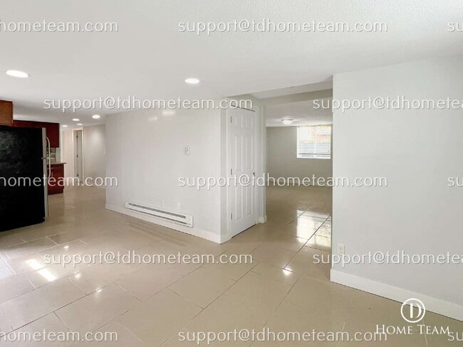 Photo - Modern and Spacious Duplex Rental in Tacoma's Desirable Location! Unidad B