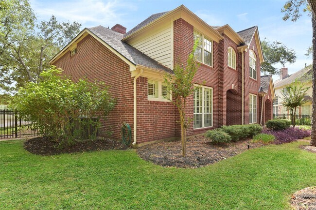 Photo - 1915 Lytham Ln