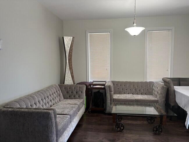 Photo - 152 William Fair Dr Unité 4-Bedroom