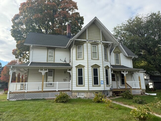 Building Photo - 502 W South St