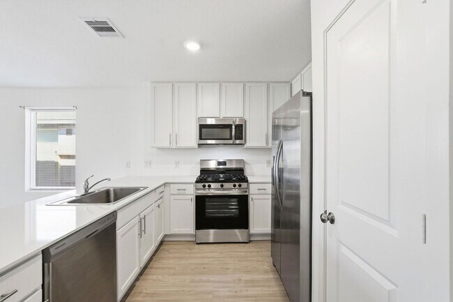 Photo - 6639 Orange Daylily Ln