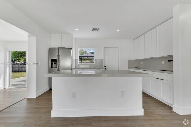 Building Photo - 2851 SW 66th Terrace Unit 1 Rental