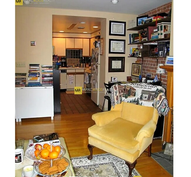 Photo - 102 Gainsborough St