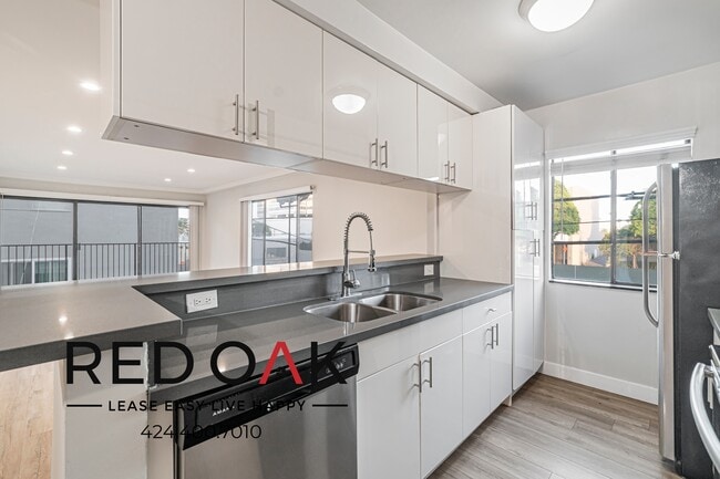 Photo - 121 N Hamilton Dr Unit 202