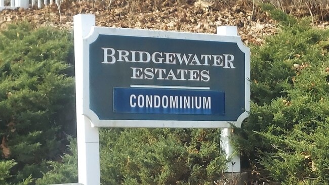 Photo - 273 Bridge St