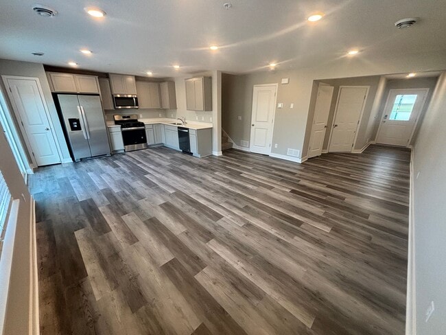 Building Photo - Be the First to live in this Woodbury Town... Rental