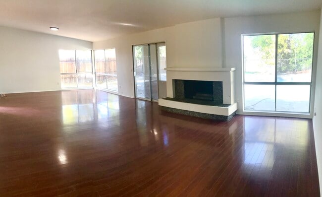 Living room - 22819 Gershwin Dr