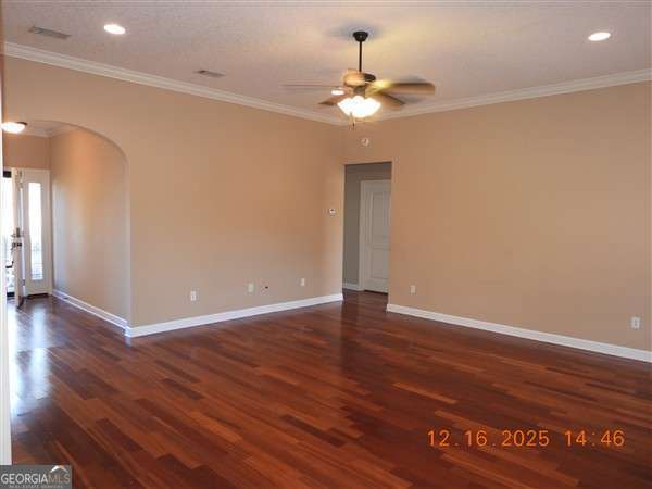 Photo - 493 Parish Loop