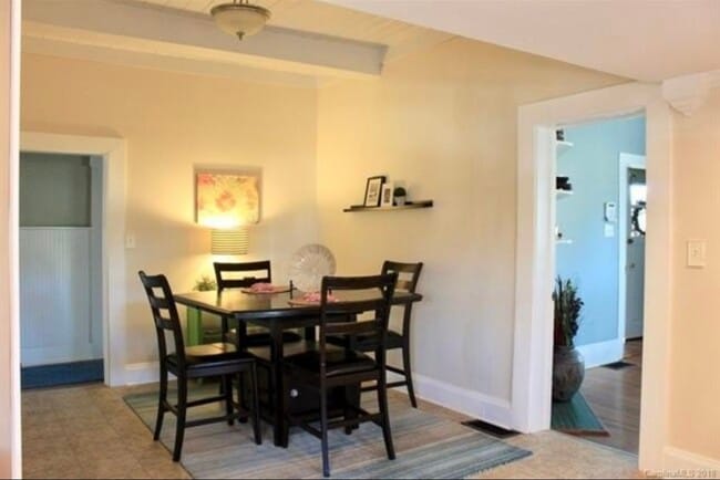 Photo - 211 Front St