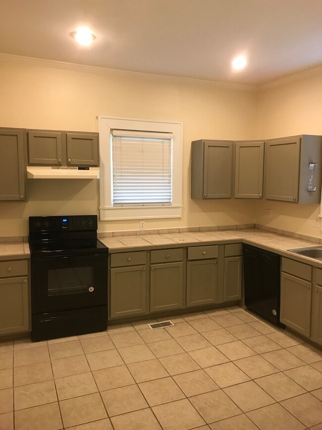 Photo - 821 Heidt St