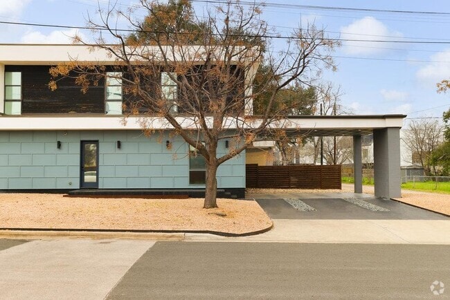 Building Photo - 900 W Live Oak St Rental