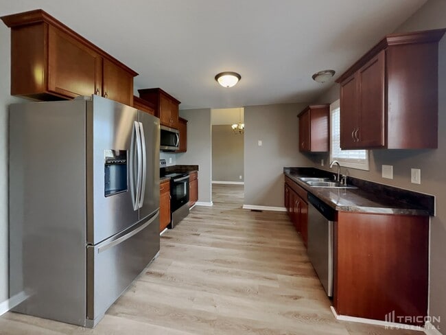 Photo - 1335 Loren Circle