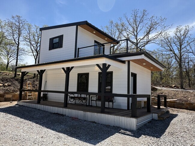 Building Photo - 285 Hermit Ln