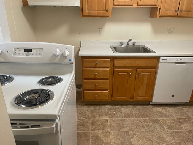 Photo - Modern 1 Bed No Lead HW Inc AC New floors, Dishwasher, elevator ,laundry NICE UNIT!