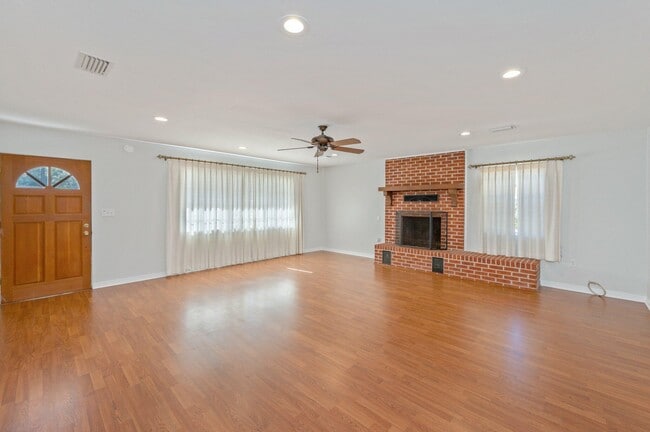 Photo - 194 Oaklawn Square House