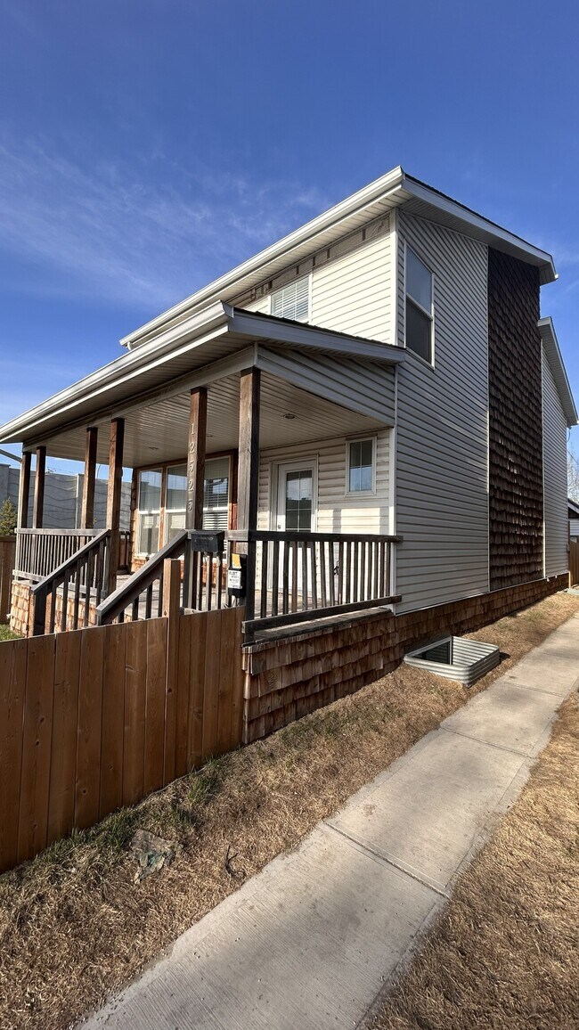 Photo - 12525-12577 77 St NW Unit 12525 - Main