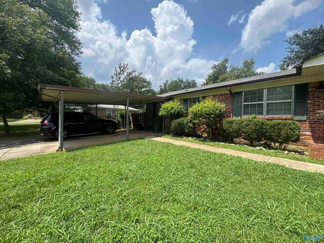 3100 Knollwood Cir NW