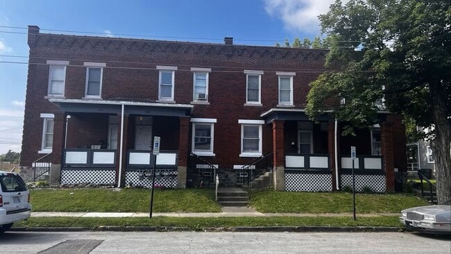 Building Photo - 889-895-895 E Fulton St Unit 895