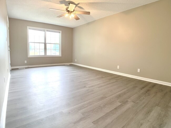 Photo - 1125 Lamont Ct