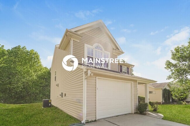 Photo - 3 Bedroom Pet-Friendly Home in Charlotte, NC with Main Street Renewal