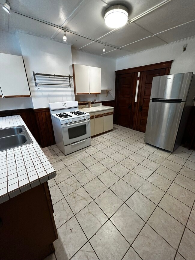 215 Crescent St
