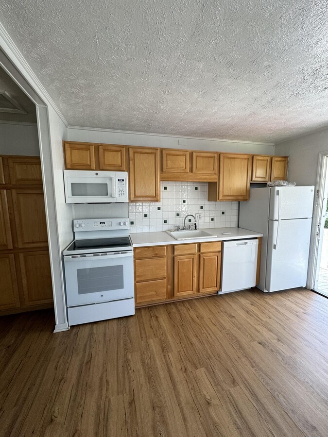 Photo - 212 Dogwood Dr N